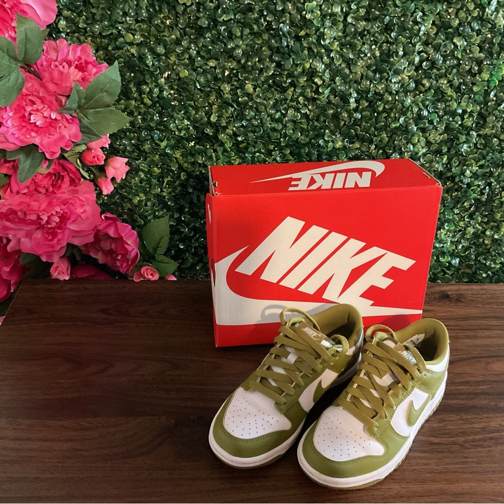 Nike Dunk Low Sneakers Classic Design